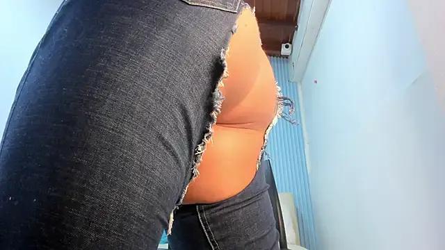 Danniela18_ on StripChat 