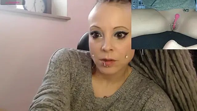 Freechat EdgesOfReality on StripChat