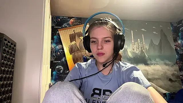 Freechat Elira_Breeze on StripChat