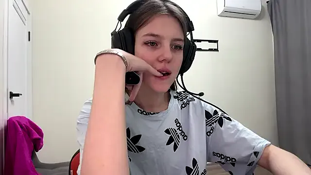 Freechat Elira_Breeze on StripChat