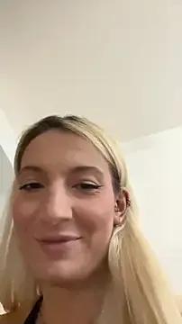 Freechat Ella_Charm on StripChat