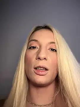 Freechat Ella_Charm on StripChat