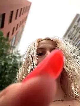 Freechat Ella_Charm on StripChat