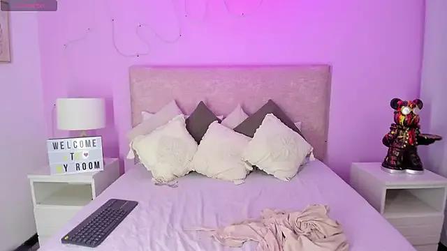 Freechat EmaRae1499 on StripChat