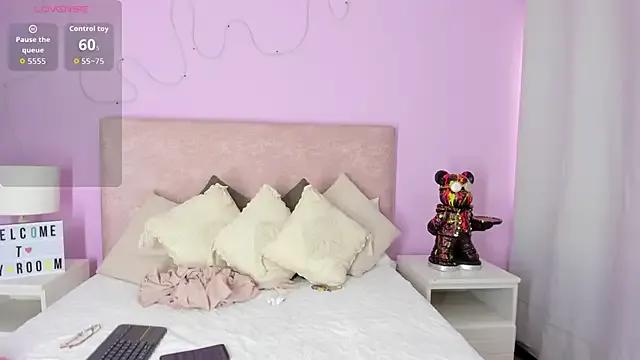 Freechat EmaRae1499 on StripChat