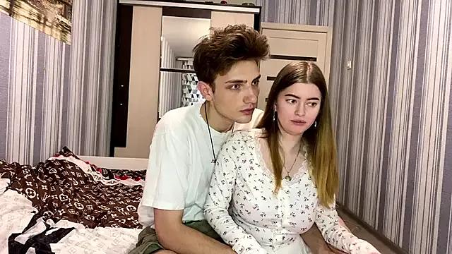 Freechat EmiliaCouple on StripChat