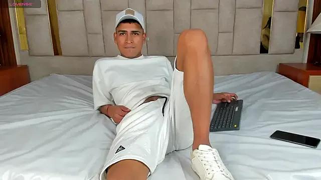 Emiliano_Reyes — Freechat on StripChat