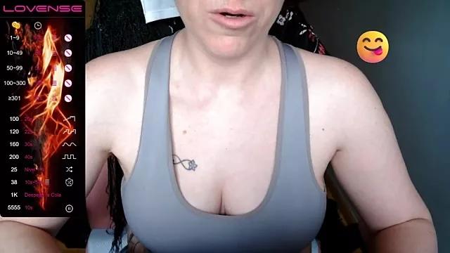 Freechat emmita69_ on StripChat