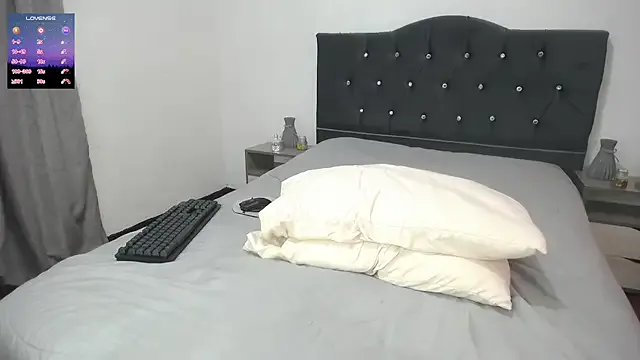 Emmy_sanderss on StripChat 