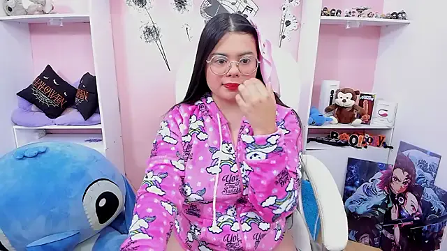 esmeralda112 on StripChat 