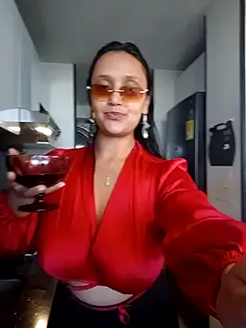 Freechat Esmeralda333 on StripChat