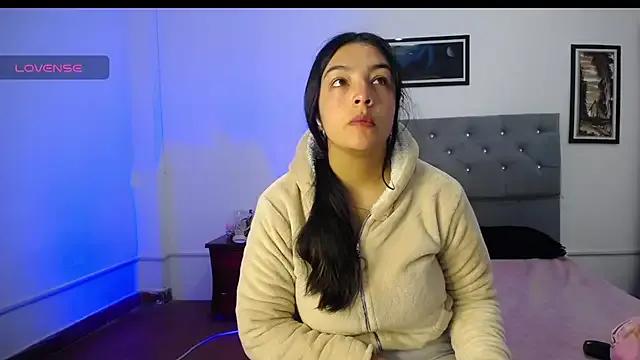 Freechat Esmeraldaa- on StripChat