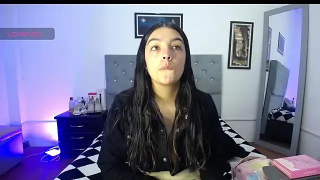 Freechat Esmeraldaa- on StripChat