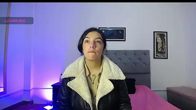 Freechat Esmeraldaa- on StripChat