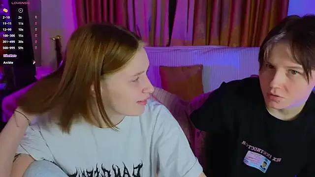 Girls_Fingers — a kiss to start!