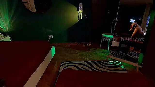 Freechat HeidiCox on StripChat