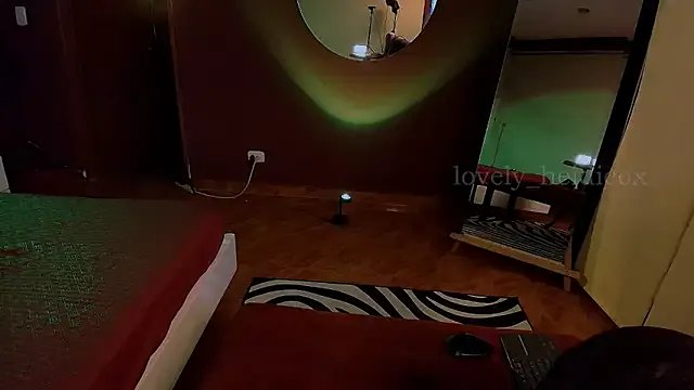 Freechat HeidiCox on StripChat