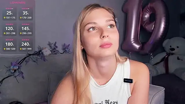 Freechat hidden_charm on StripChat