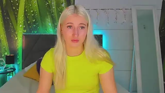 HollyTailors on StripChat