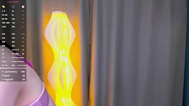 Freechat Honeey_Beee on StripChat