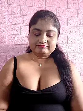 Freechat hornyriyanka on StripChat