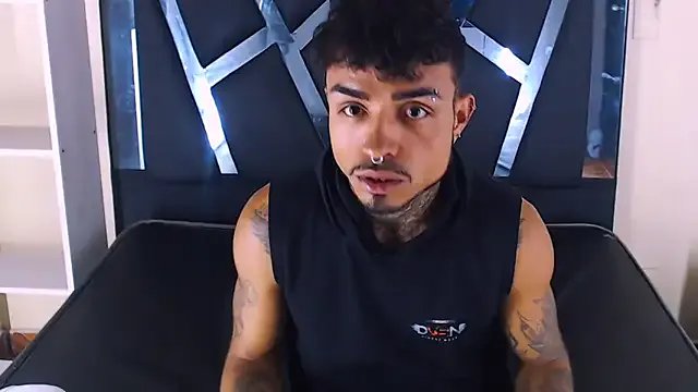 Hot_Latino_x on StripChat