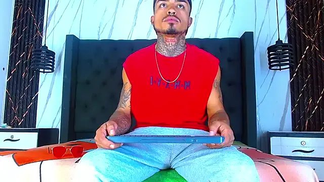 Hot_Latino_x on StripChat