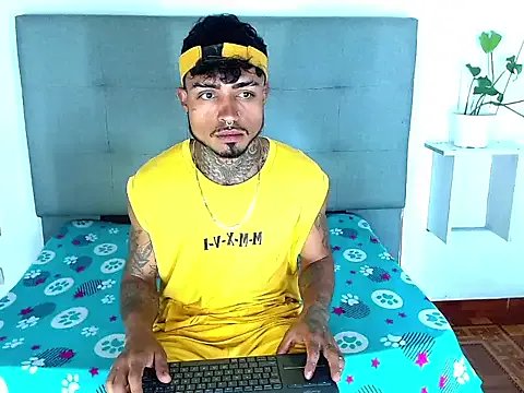 Hot_Latino_x on StripChat