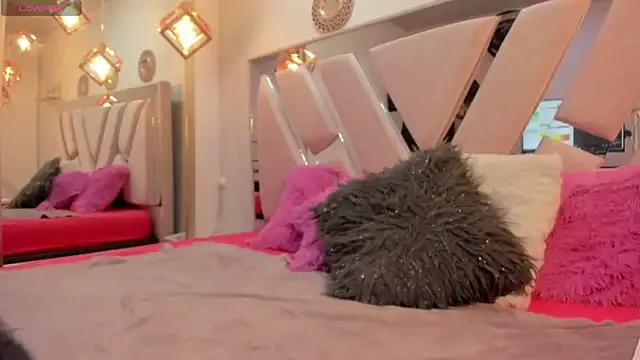 Freechat i_Carolinee on StripChat