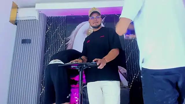 Iam_Steven — Show Naked Boys 