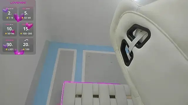 Freechat iamCharlotte19 on StripChat