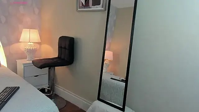 Private isabella_milf_ on StripChat