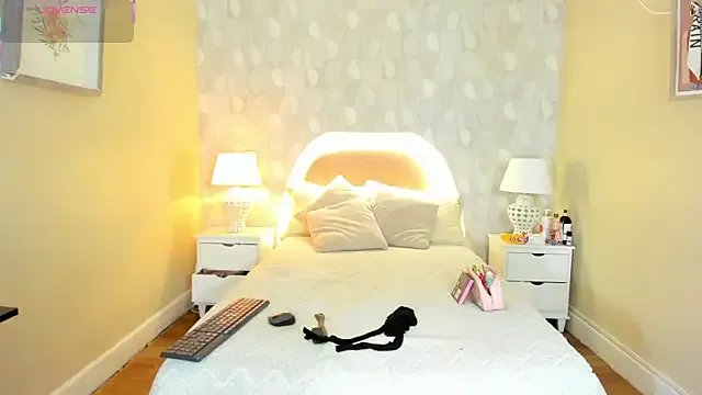 Private isabella_milf_ on StripChat