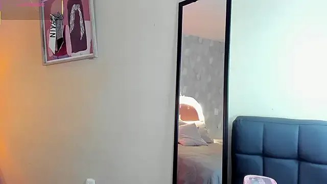 Private isabella_milf_ on StripChat