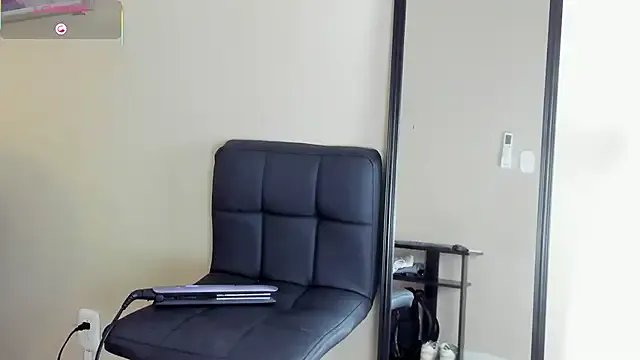 Private isabella_milf_ on StripChat