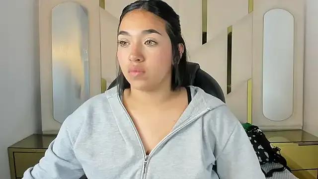IsabellRodriguez18 on StripChat