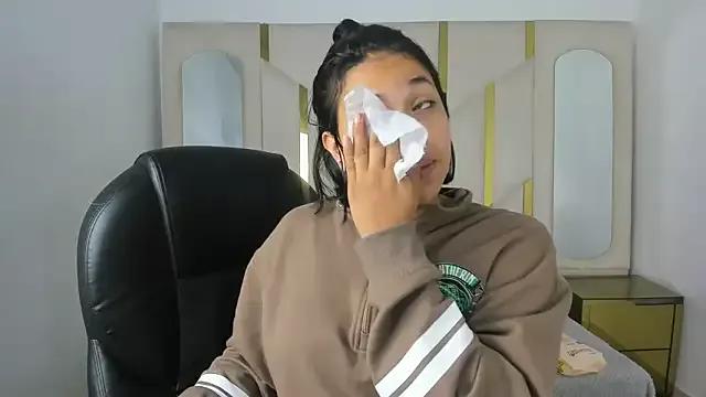 IsabellRodriguez18 on StripChat