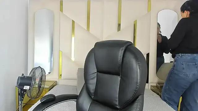 IsabellRodriguez18 on StripChat