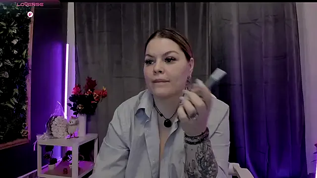 Issa_Jo on StripChat