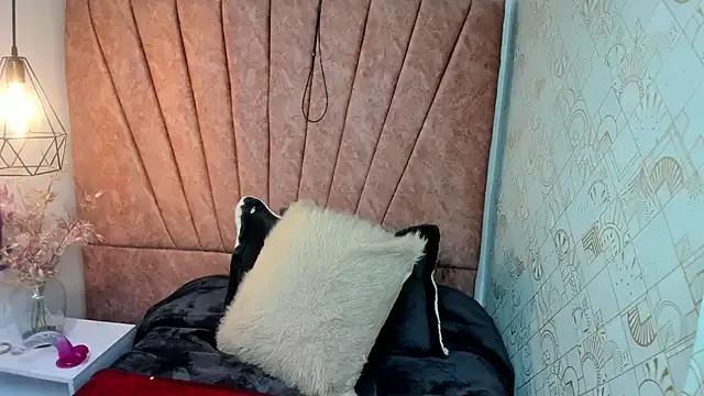 Issa_Milf__ — OILED RED ASS + FINGER IN ASS AND PUSSY