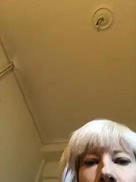 juliaoneandonly on StripChat