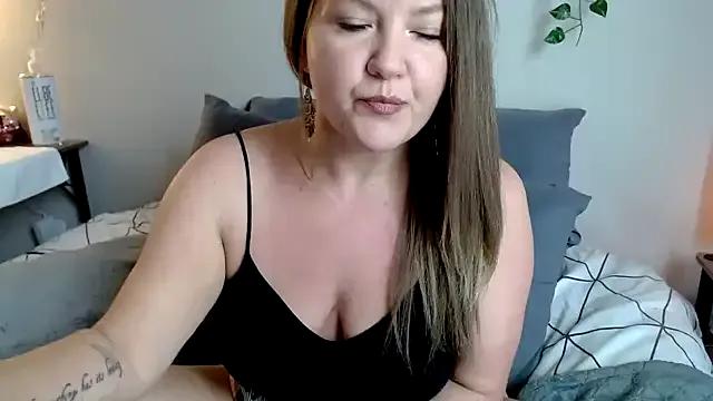 kaciegrey on StripChat