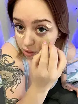 Freechat KellyMoors on StripChat