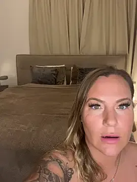 Freechat Kira_Knight20 on StripChat