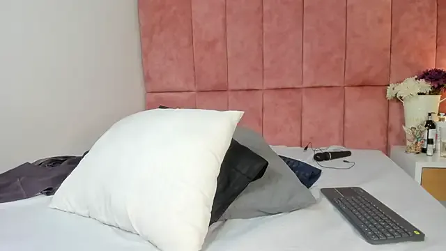 kittyy_milk_001 on StripChat 