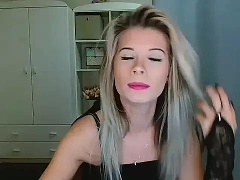 KristineGlow on StripChat