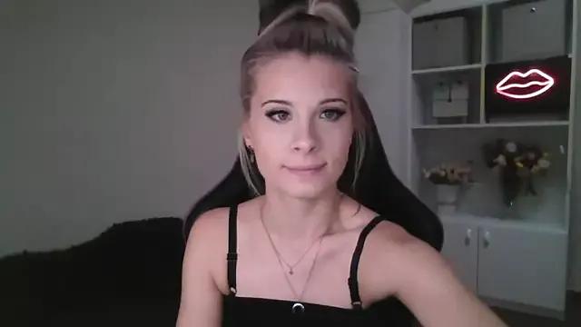 KristineGlow on StripChat