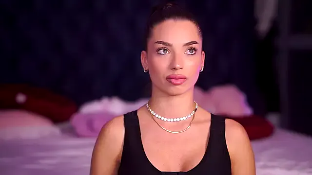 Offline LalaRoze on StripChat