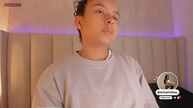 LaraCurls on StripChat 