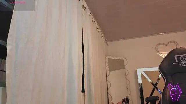 Freechat Laylafoxy_tay on StripChat